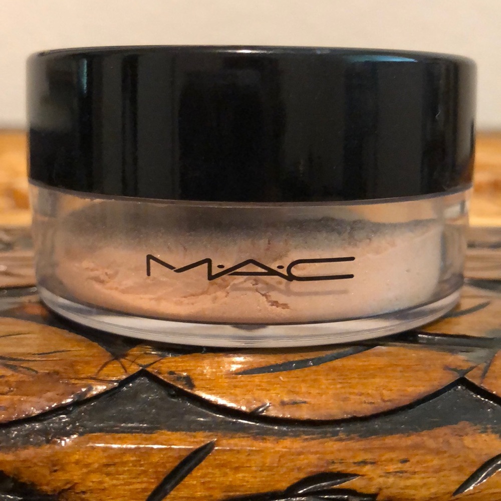 Mac truth and light powder